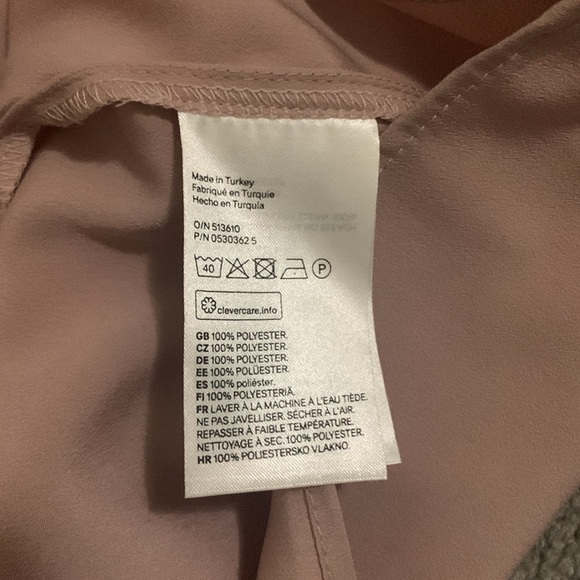 NwOT simple dress with some detail on the sleeves from H&M! Size 4 - Picture 6 of 9